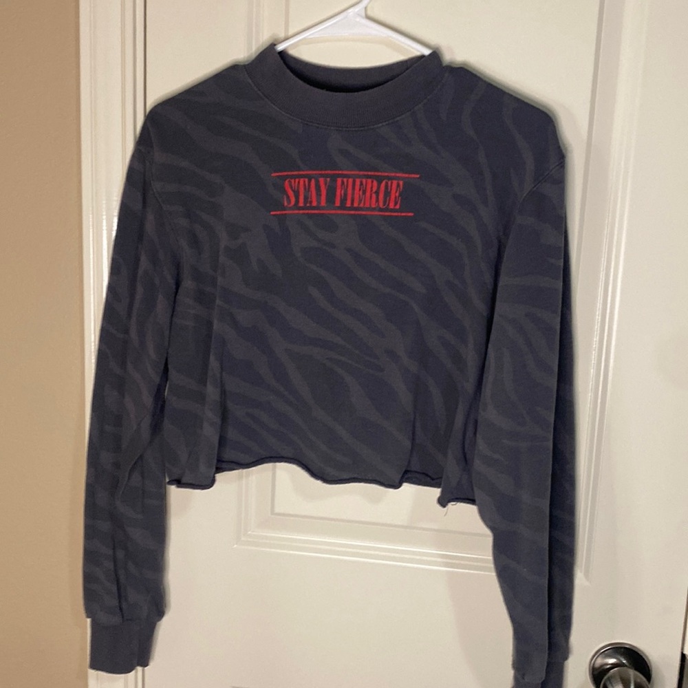 Crop sweater. Size AS.